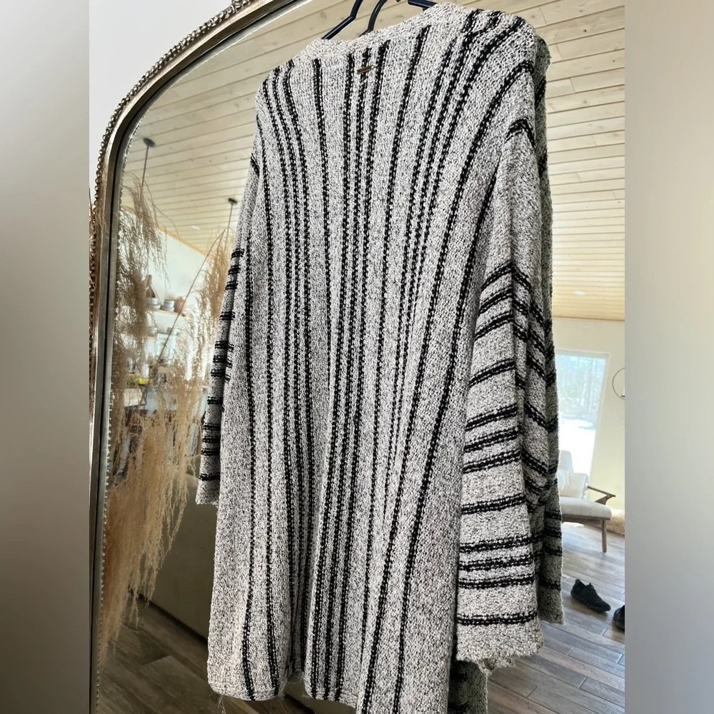 Billabong open front striped beach cardigan. - Picture 2 of 2